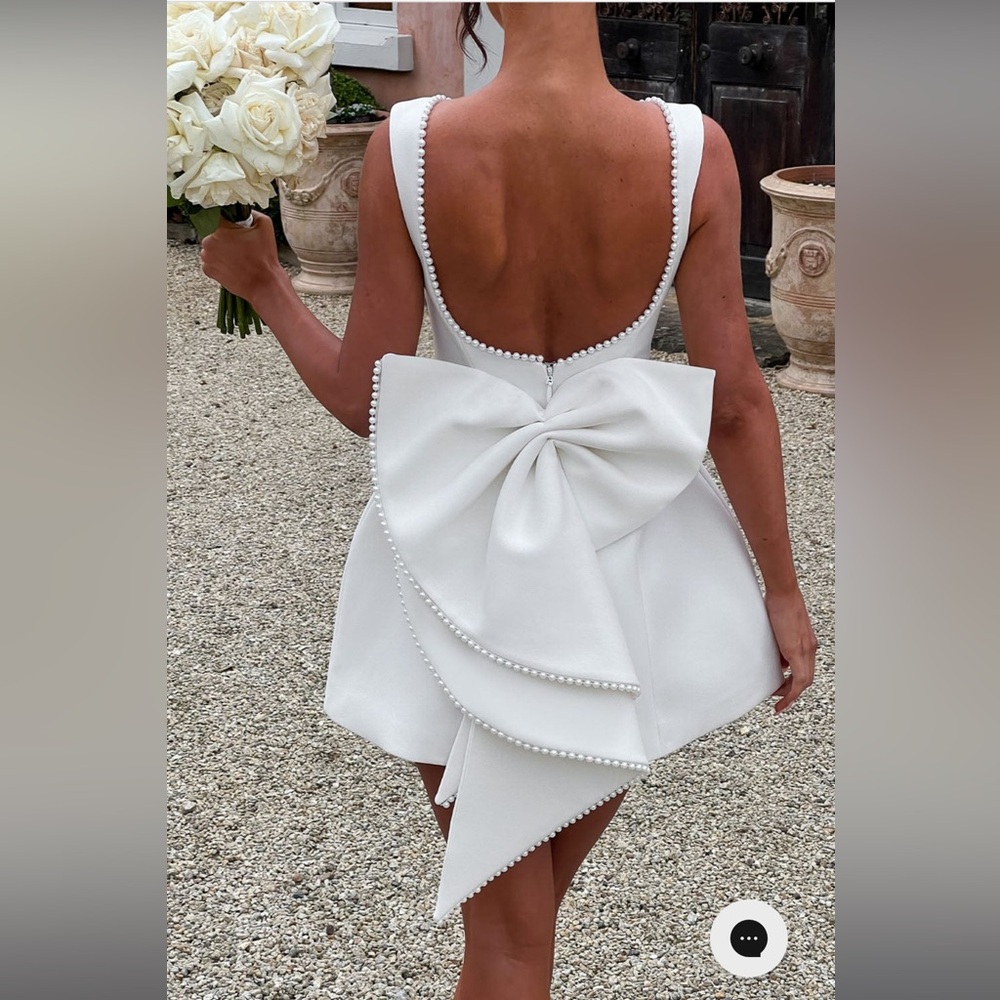 Chic Backless White Dress with Bow
